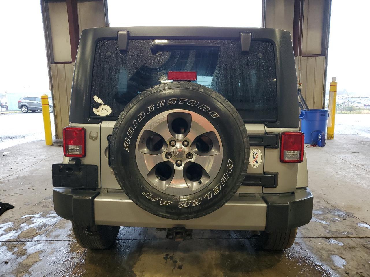 2016 Jeep Wrangler Unlimited Sahara - Image 6