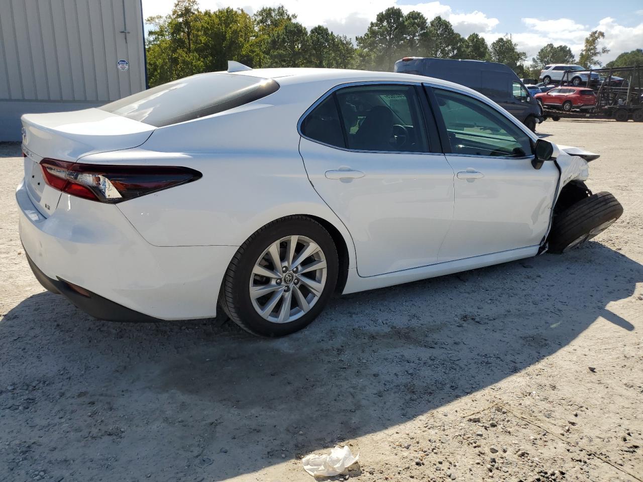 2023 Toyota Camry Le - Фото 3