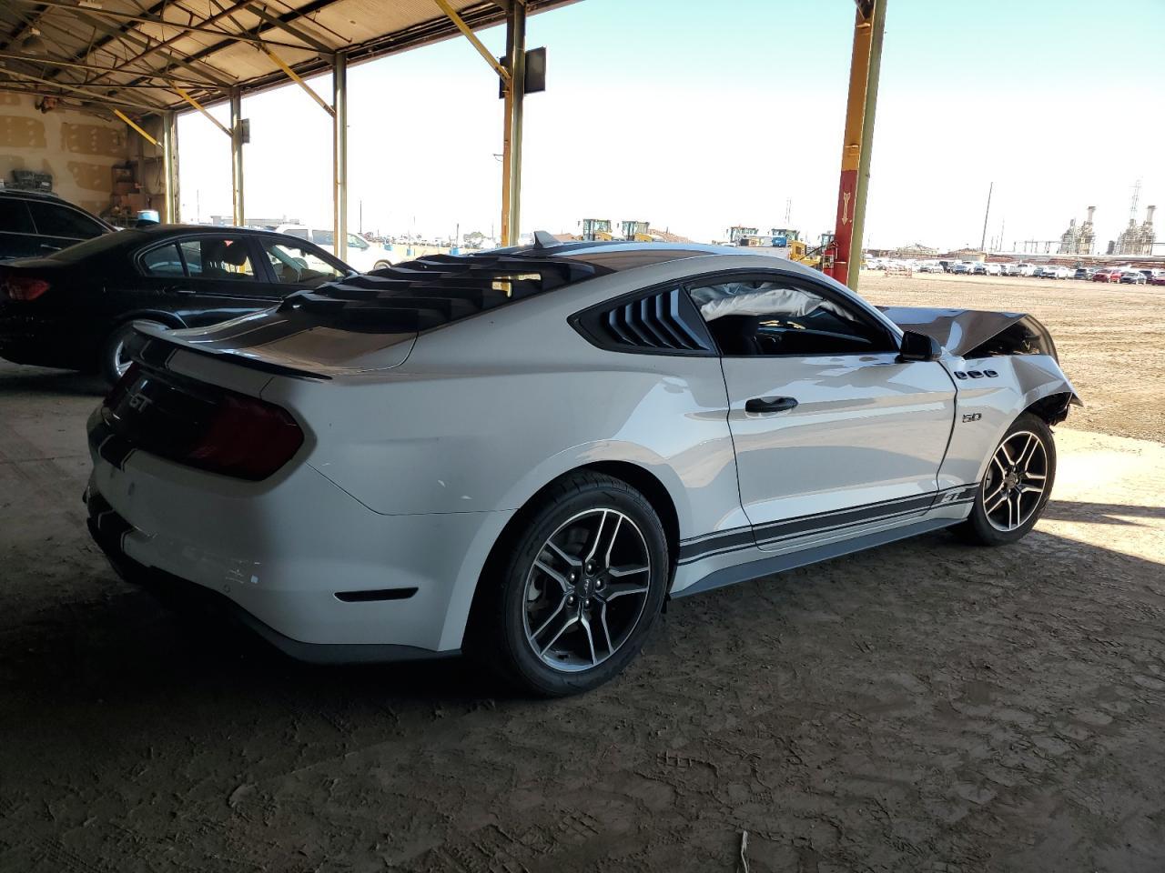 2020 Ford Mustang Gt - Фото 3