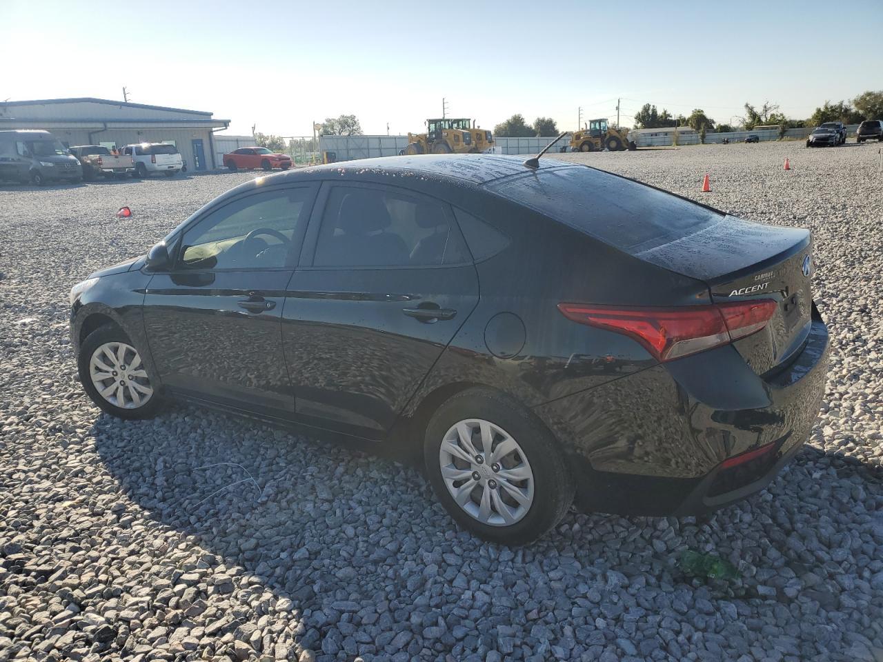 2022 Hyundai Accent Se - Фото 2