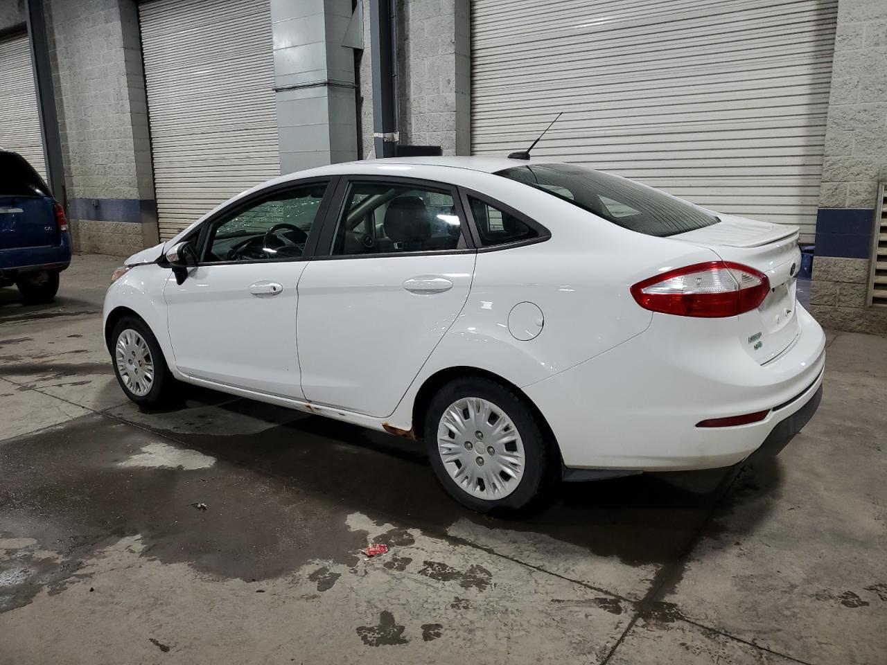 2015 Ford Fiesta Se - Фото 2