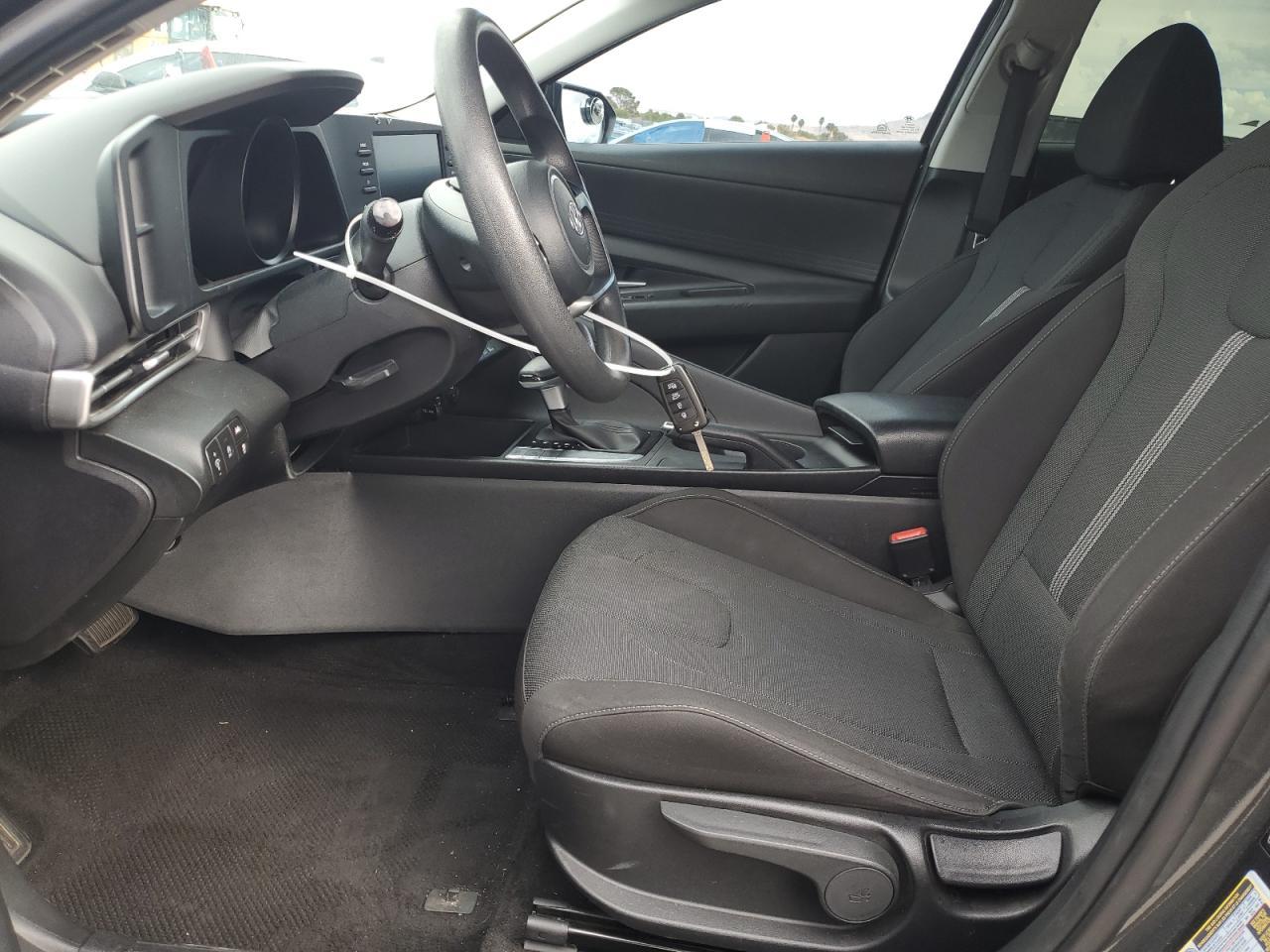 2022 Hyundai Elantra Se - Image 7