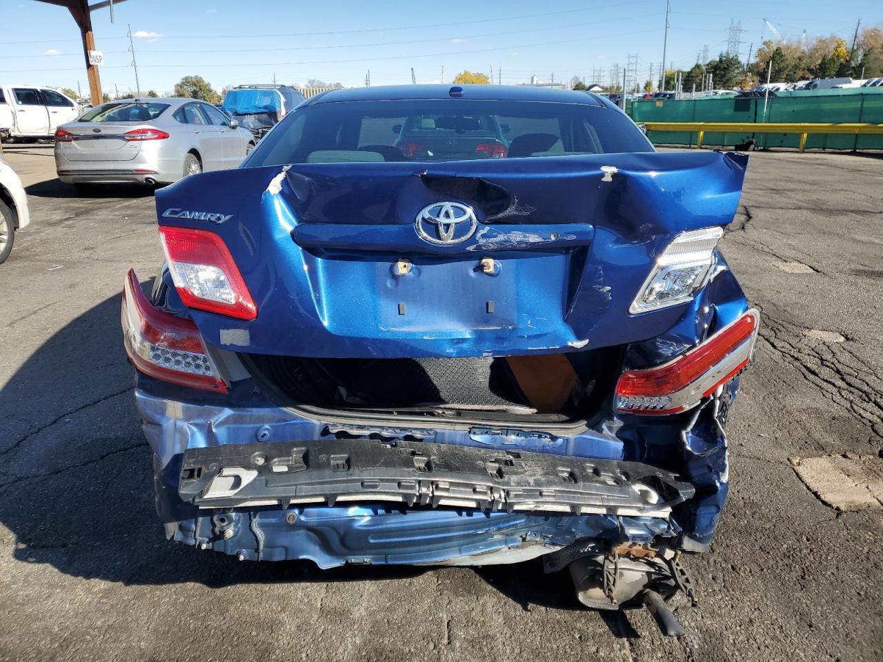 2011 Toyota Camry Base - Фото 6
