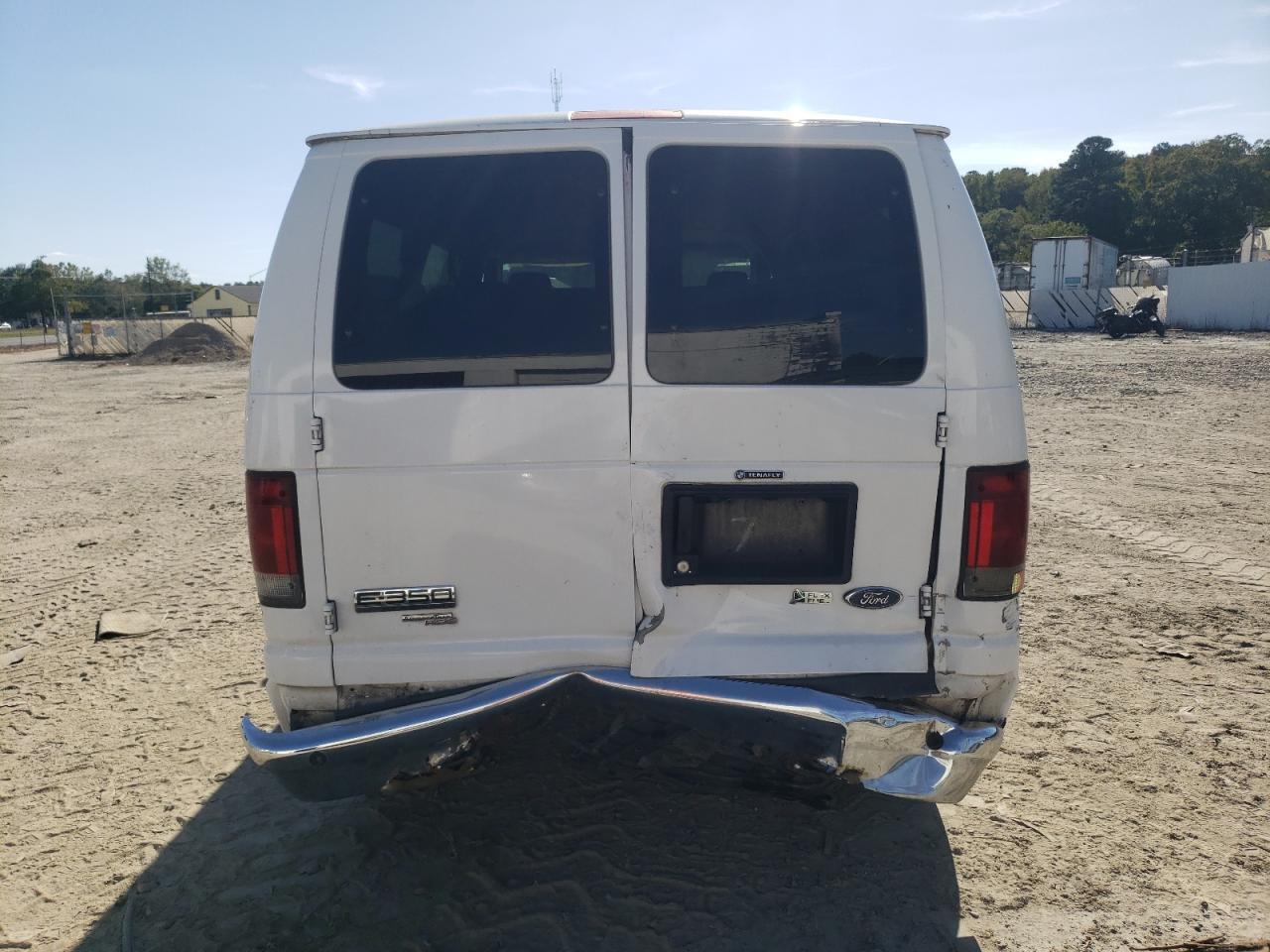 2013 Ford Econoline E350 Super Duty Wagon - Фото 6