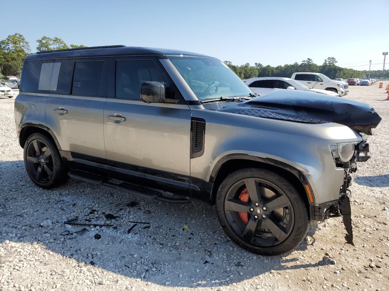 2025 Land Rover Defender 110 X - Image 4