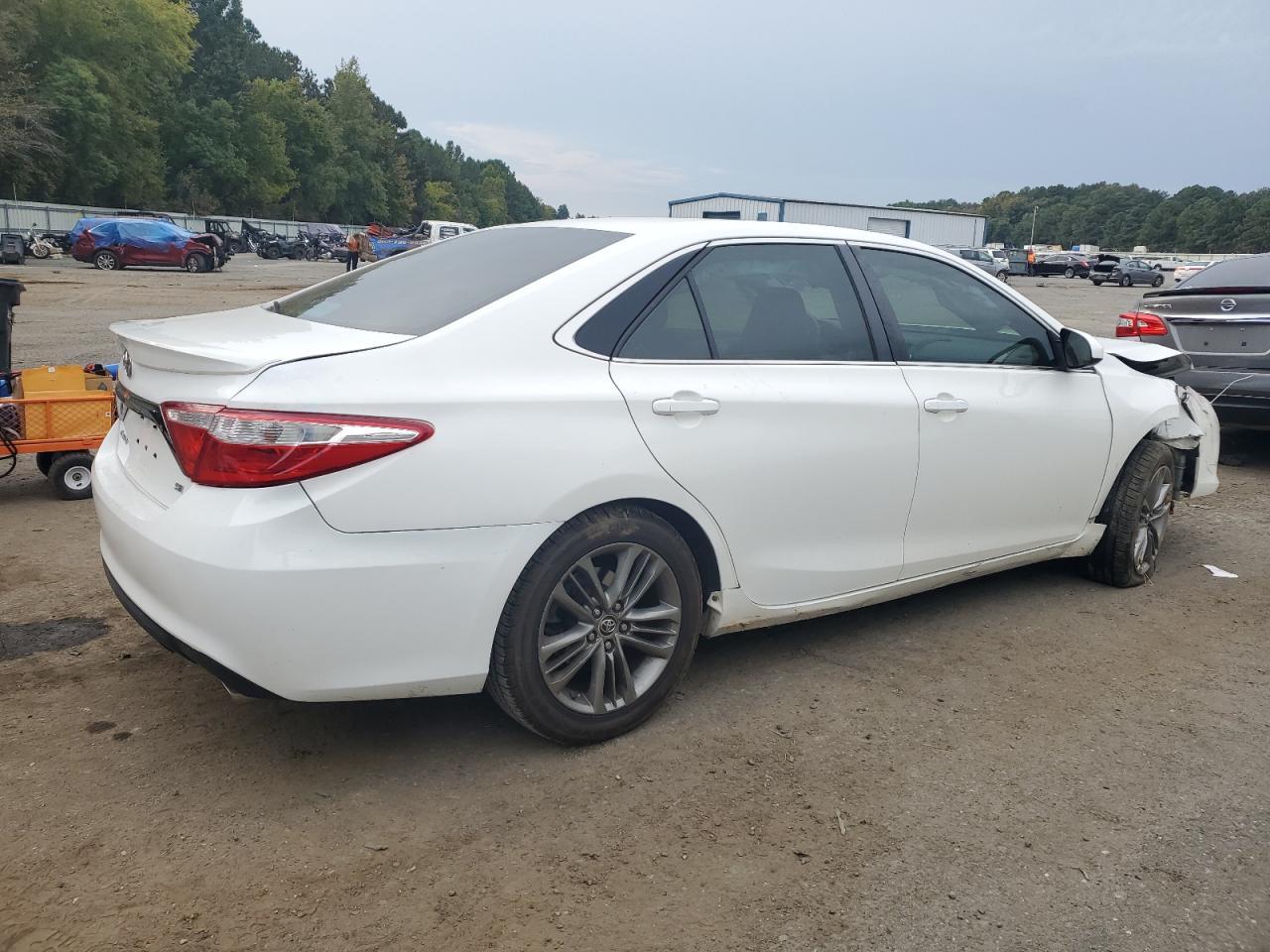 2015 Toyota Camry Le - Фото 3