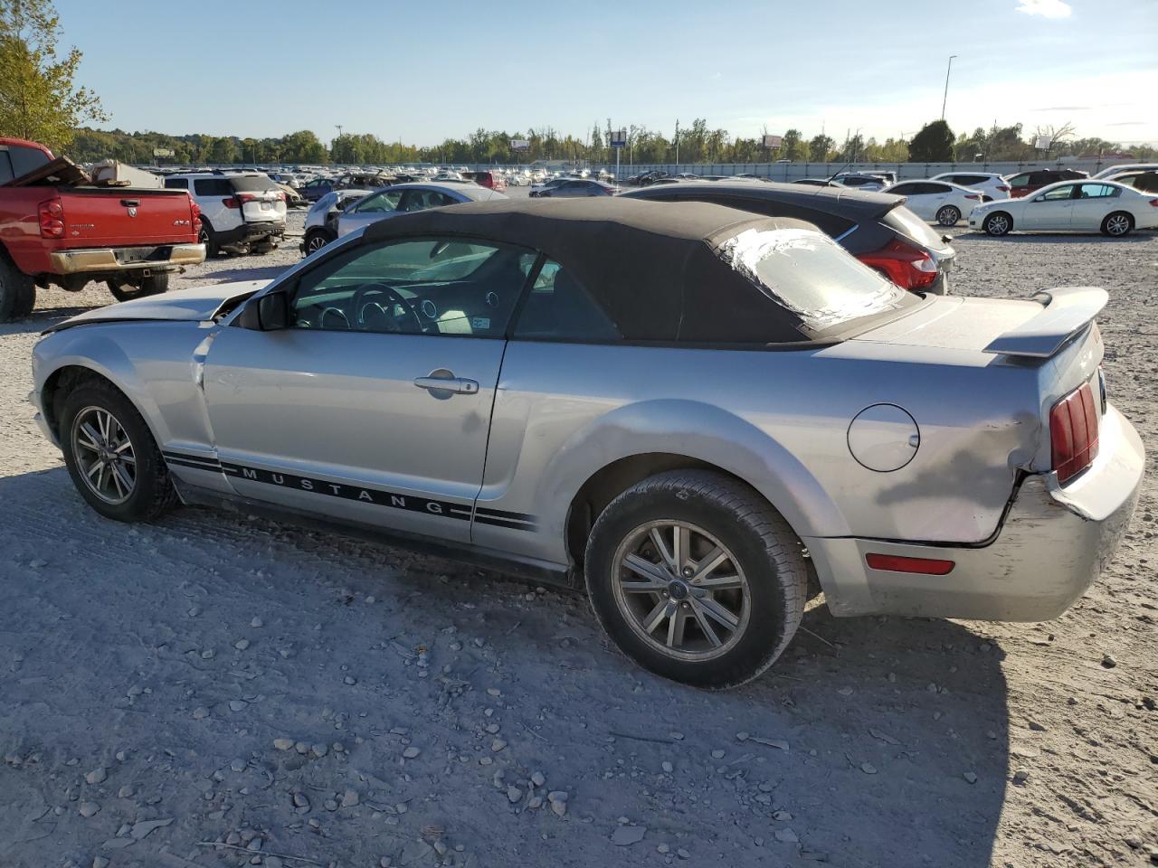 2005 Ford Mustang - Image 2