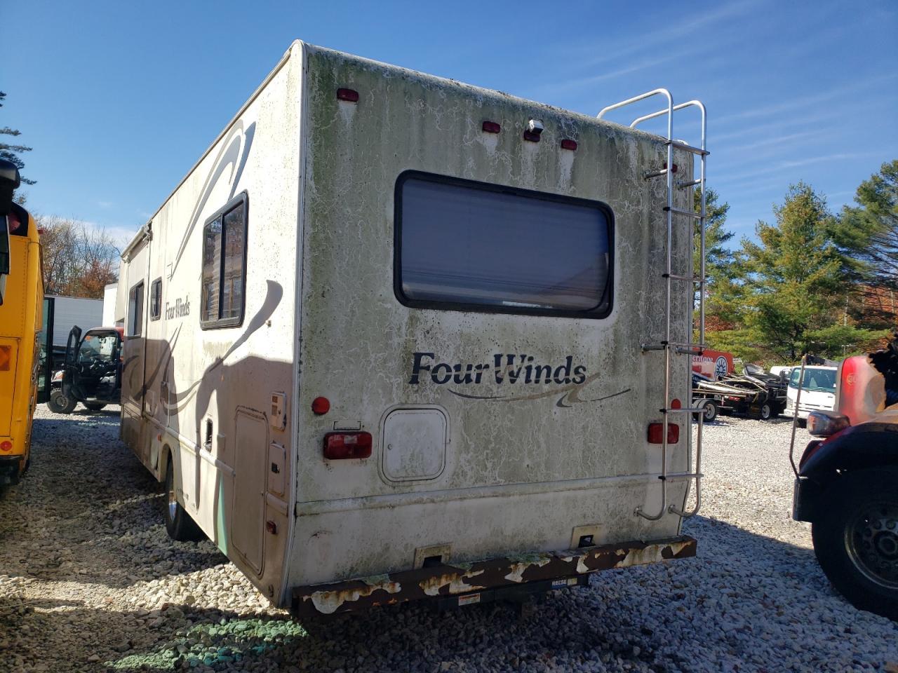 2003 Ford E450 Recreational Vehicle - Фото 3
