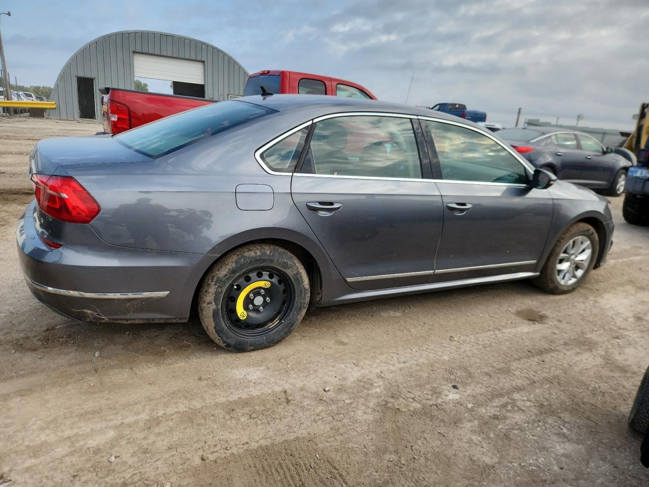 2016 Volkswagen Passat S - Фото 3