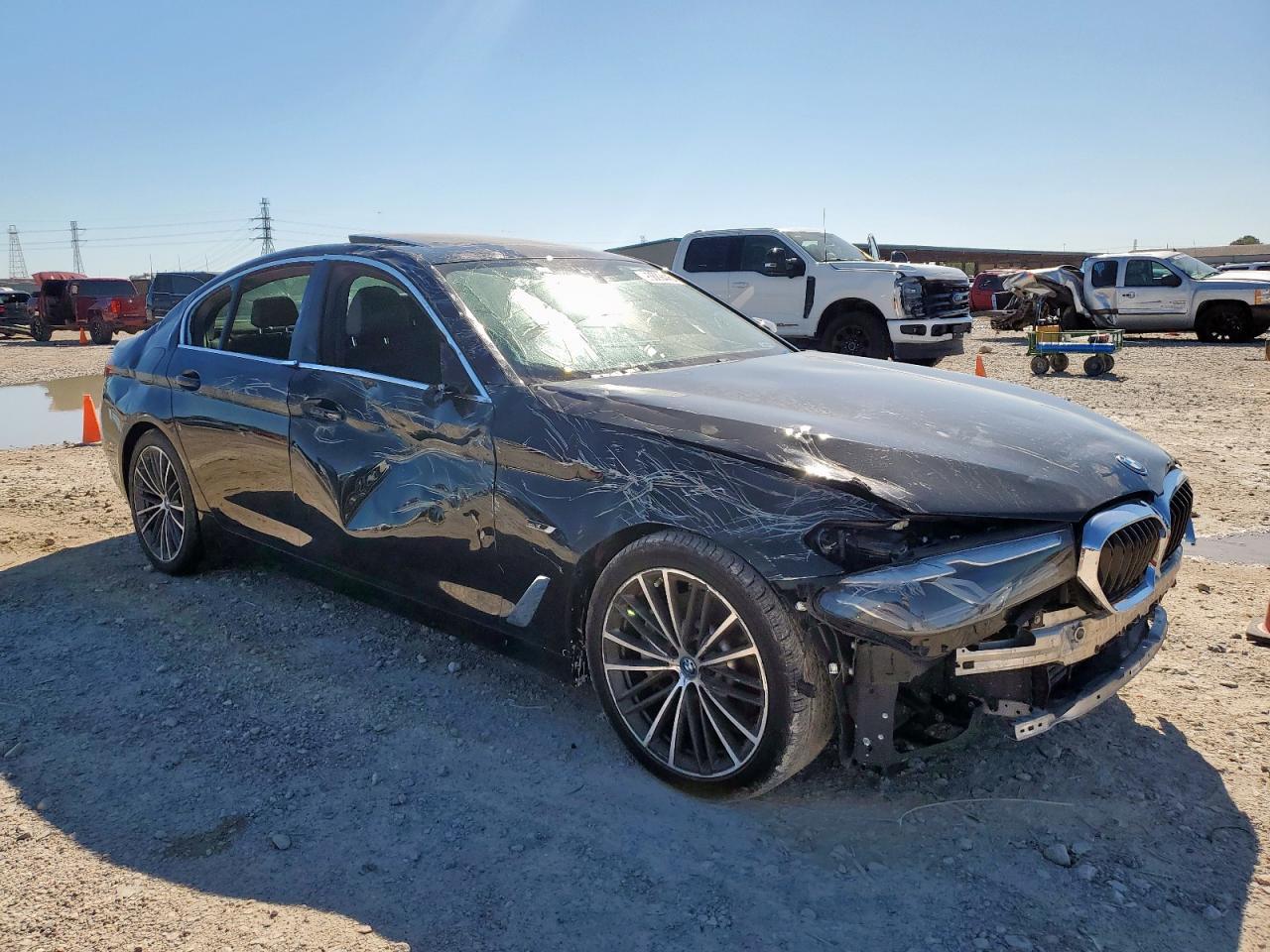 2023 BMW 530E - Image 4