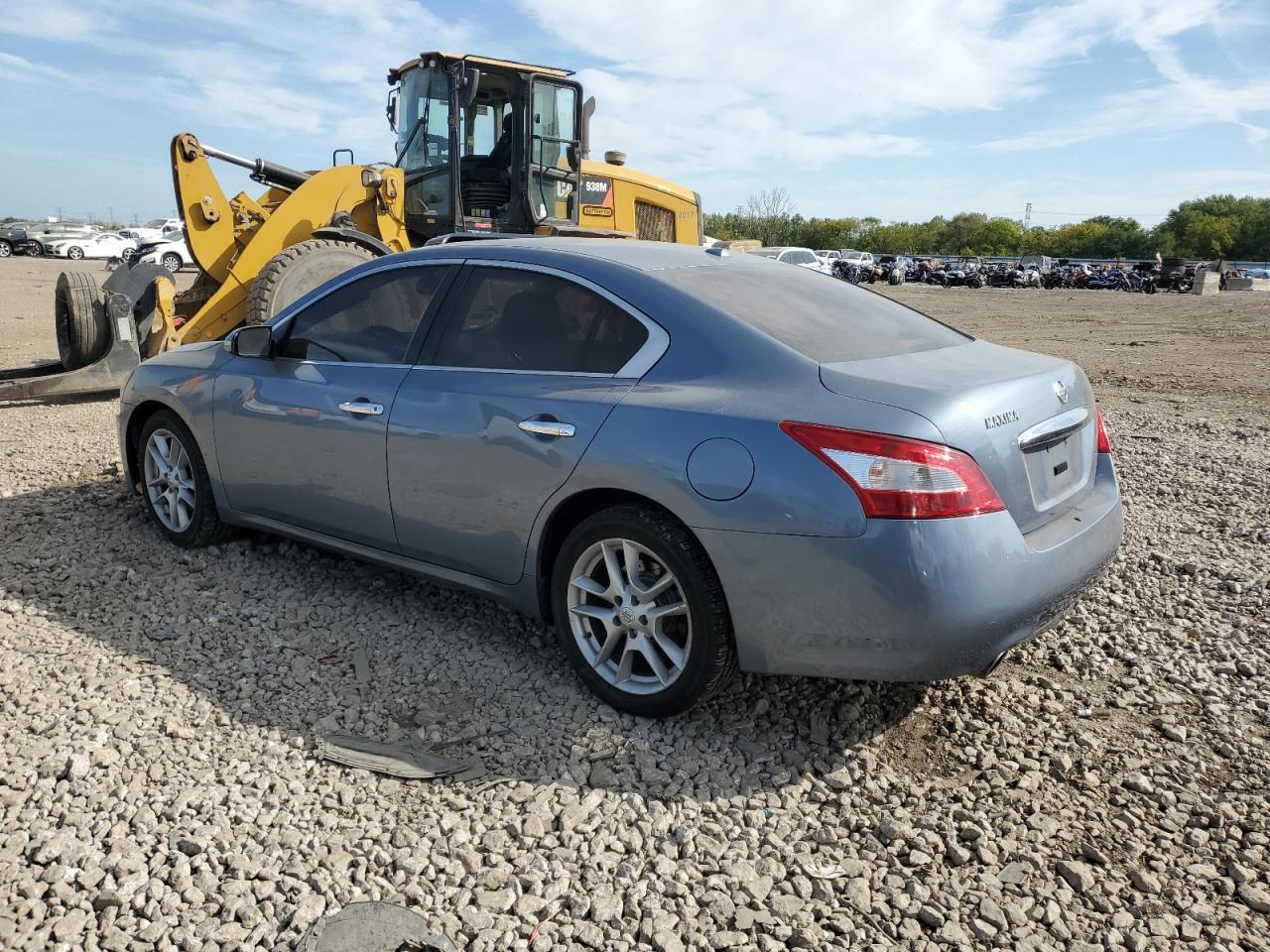 2011 Nissan Maxima S - Image 2