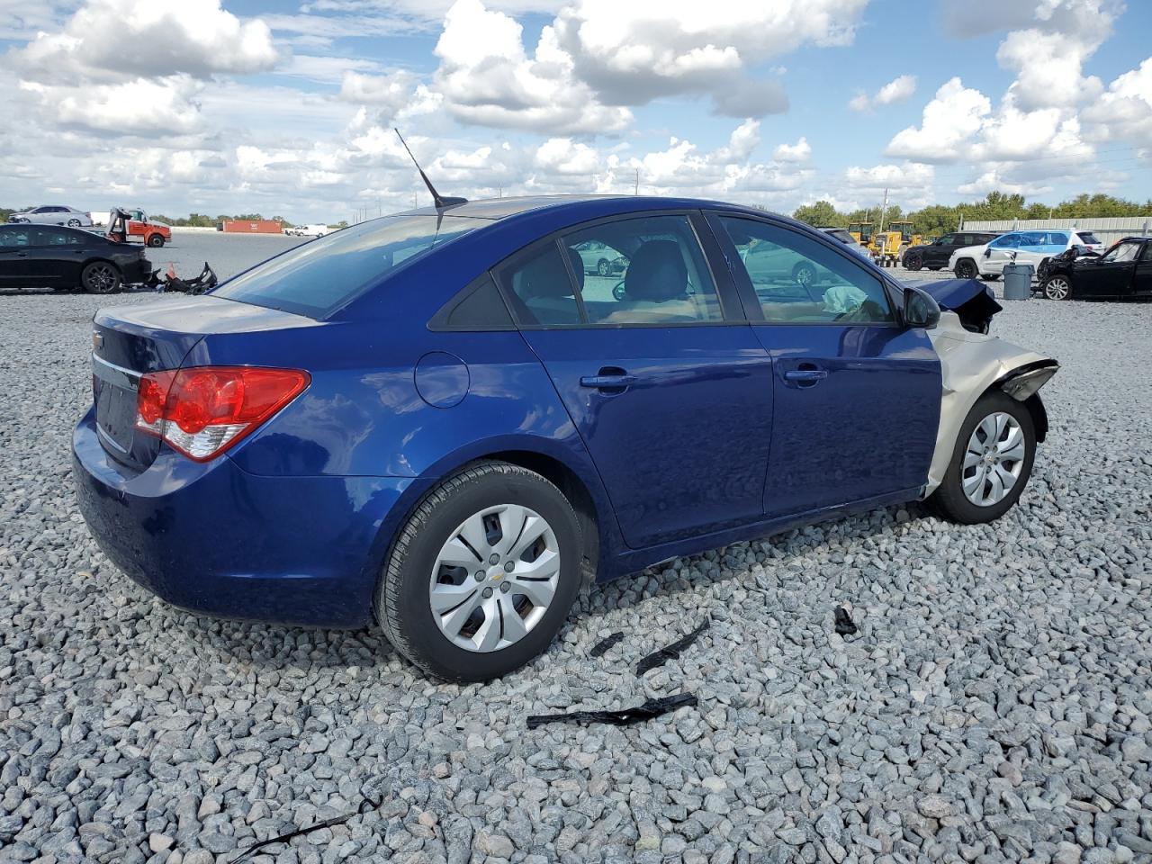 2013 Chevrolet Cruze Ls - Image 3