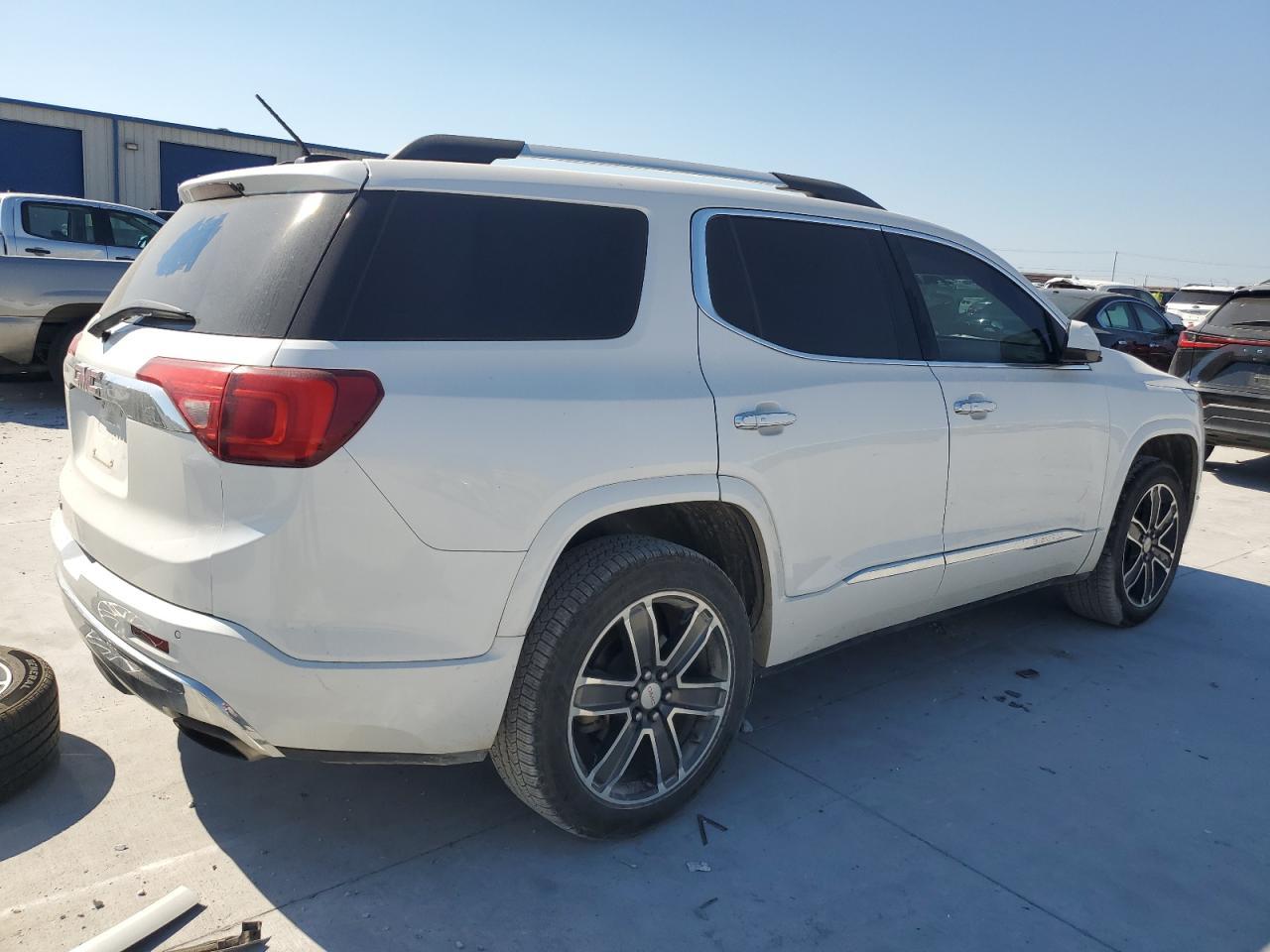 2019 GMC Acadia Denali - Фото 3