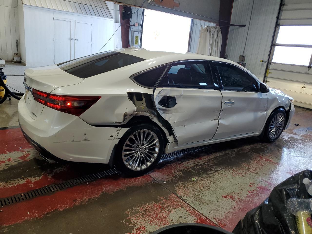 2016 Toyota Avalon Xle - Image 3