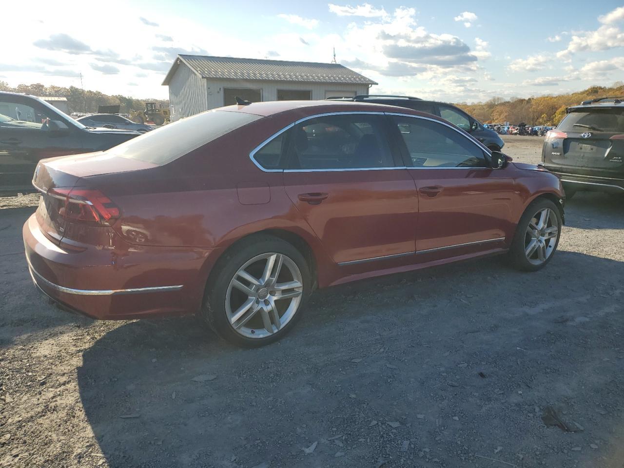 2017 Volkswagen Passat R-Line - Фото 3