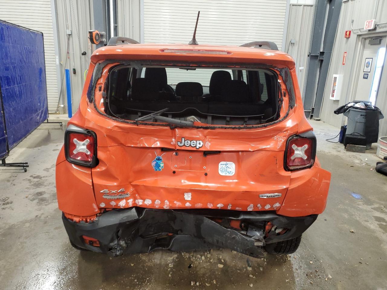 2016 Jeep Renegade Latitude - Image 6