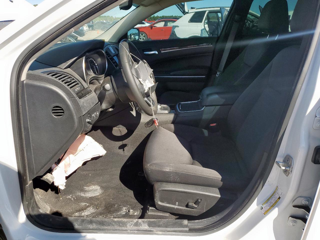 2023 Chrysler 300 Touring - Image 7