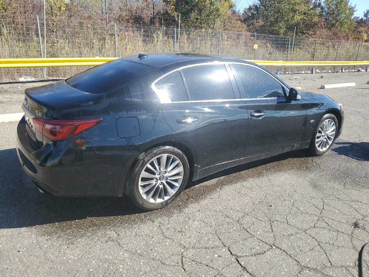 2019 Infiniti Q50 Luxe - Фото 3