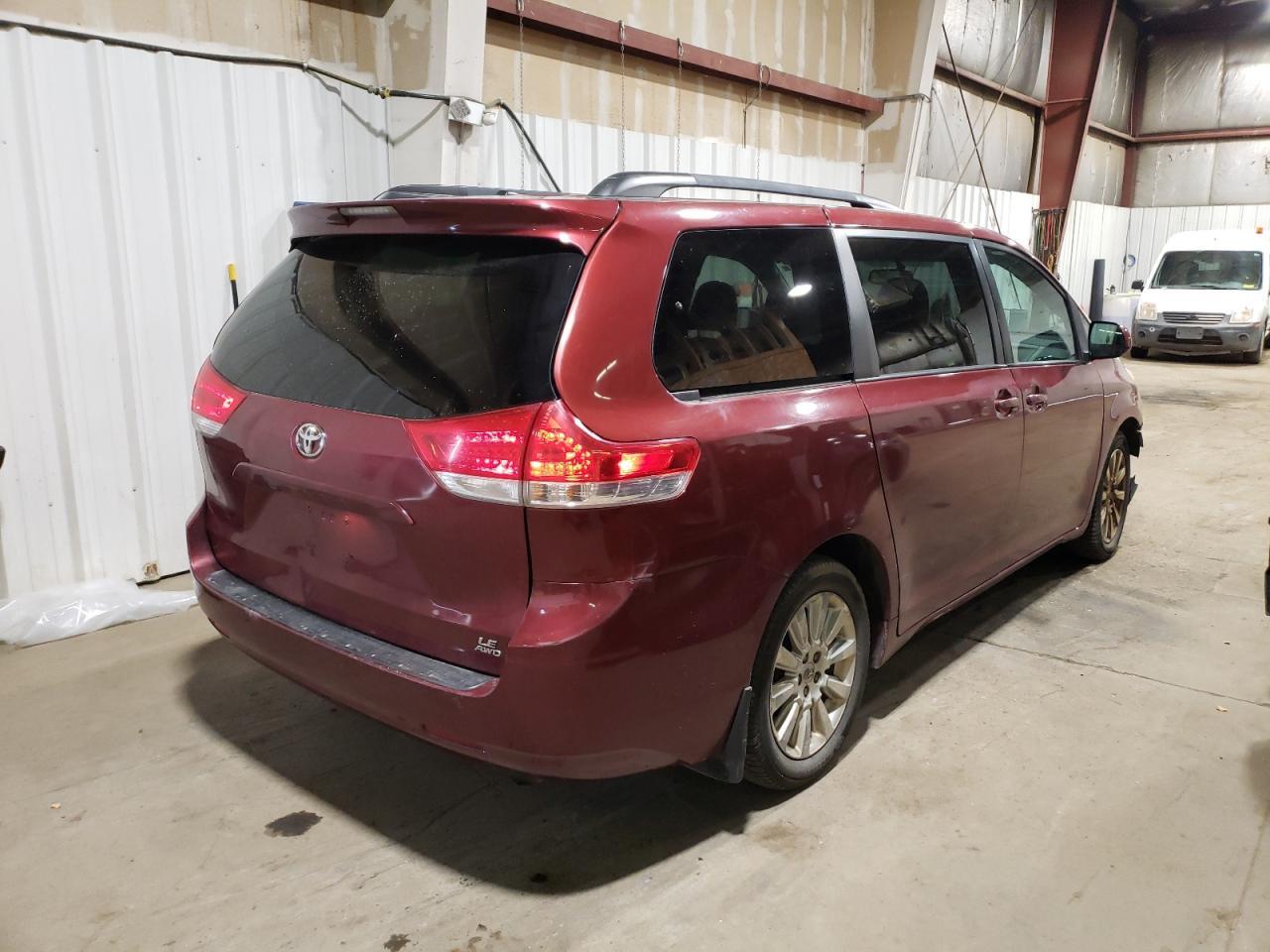 2011 Toyota Sienna Le - Image 3