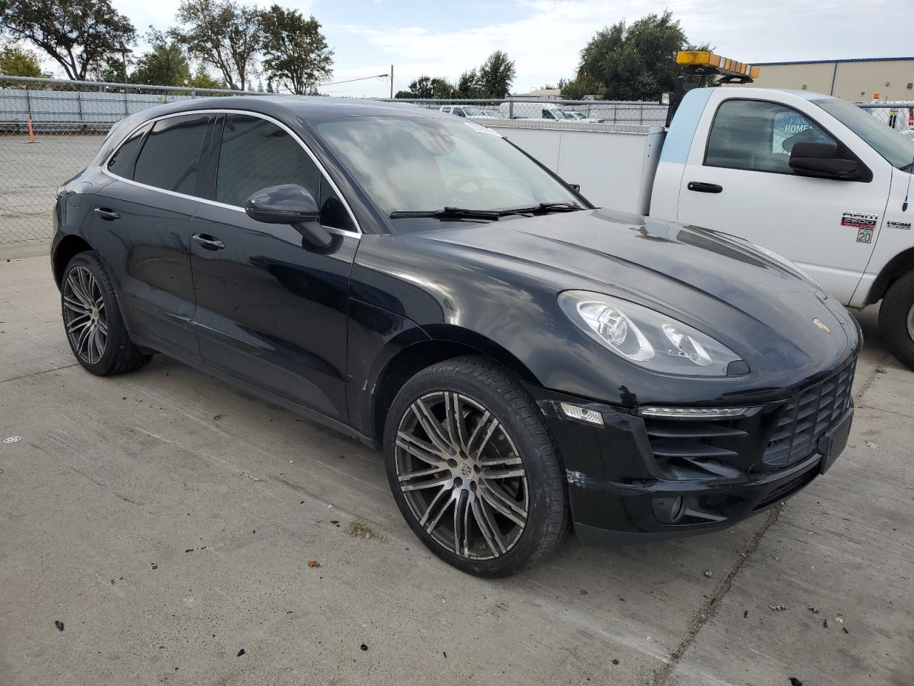 2017 Porsche Macan S - Image 4