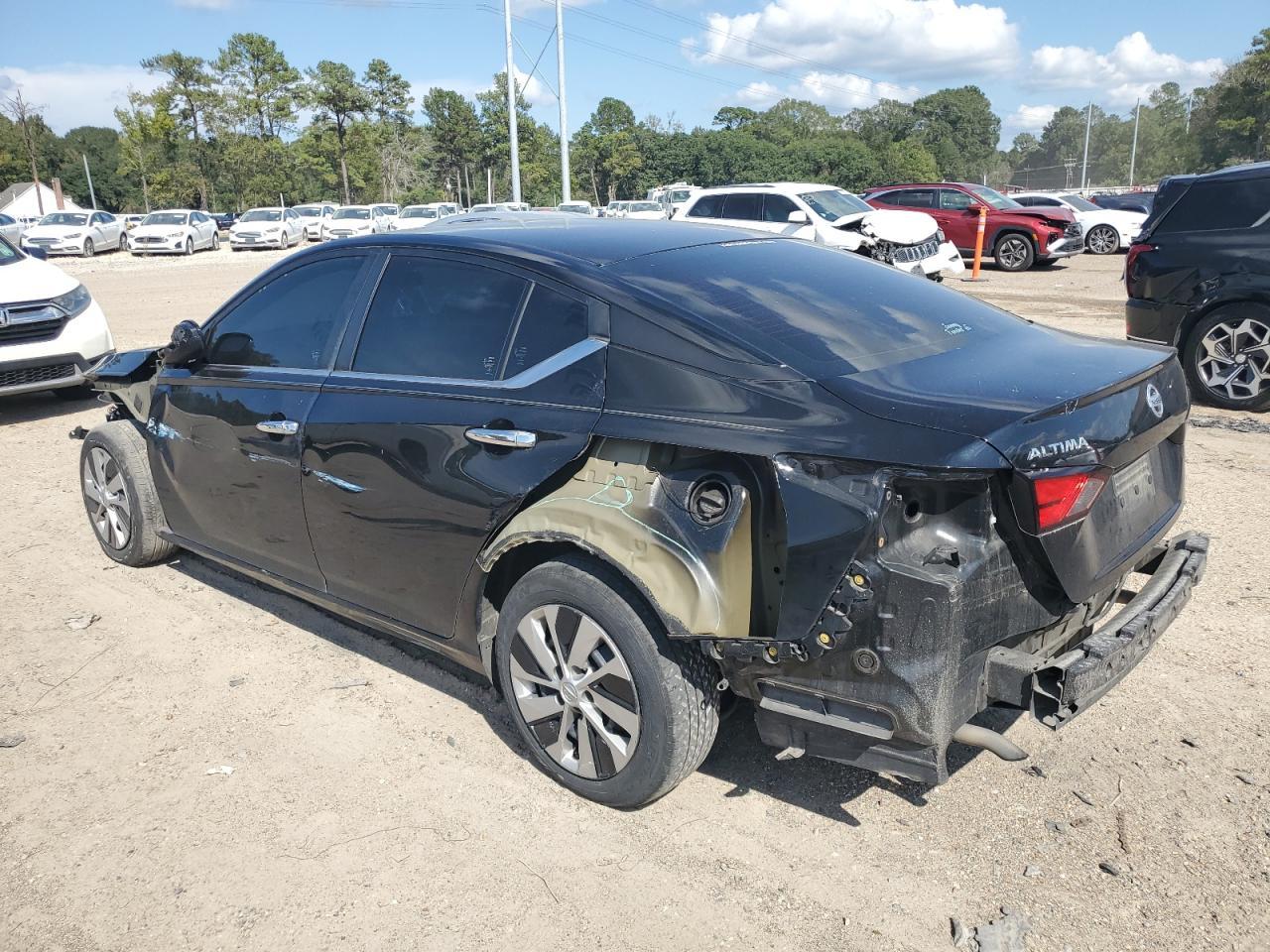 2021 Nissan Altima S - Фото 2