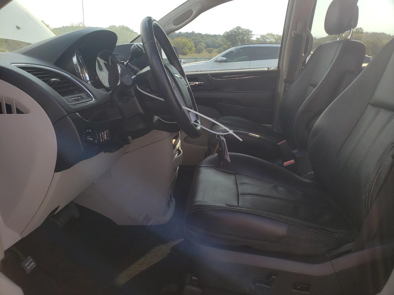 2014 Chrysler Town & Country Touring - Фото 7