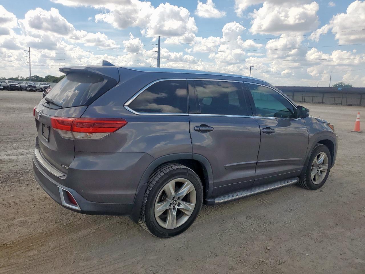 2017 Toyota Highlander Limited - Фото 3