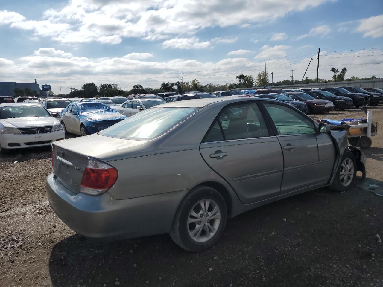 2005 Toyota Camry Le - Image 3