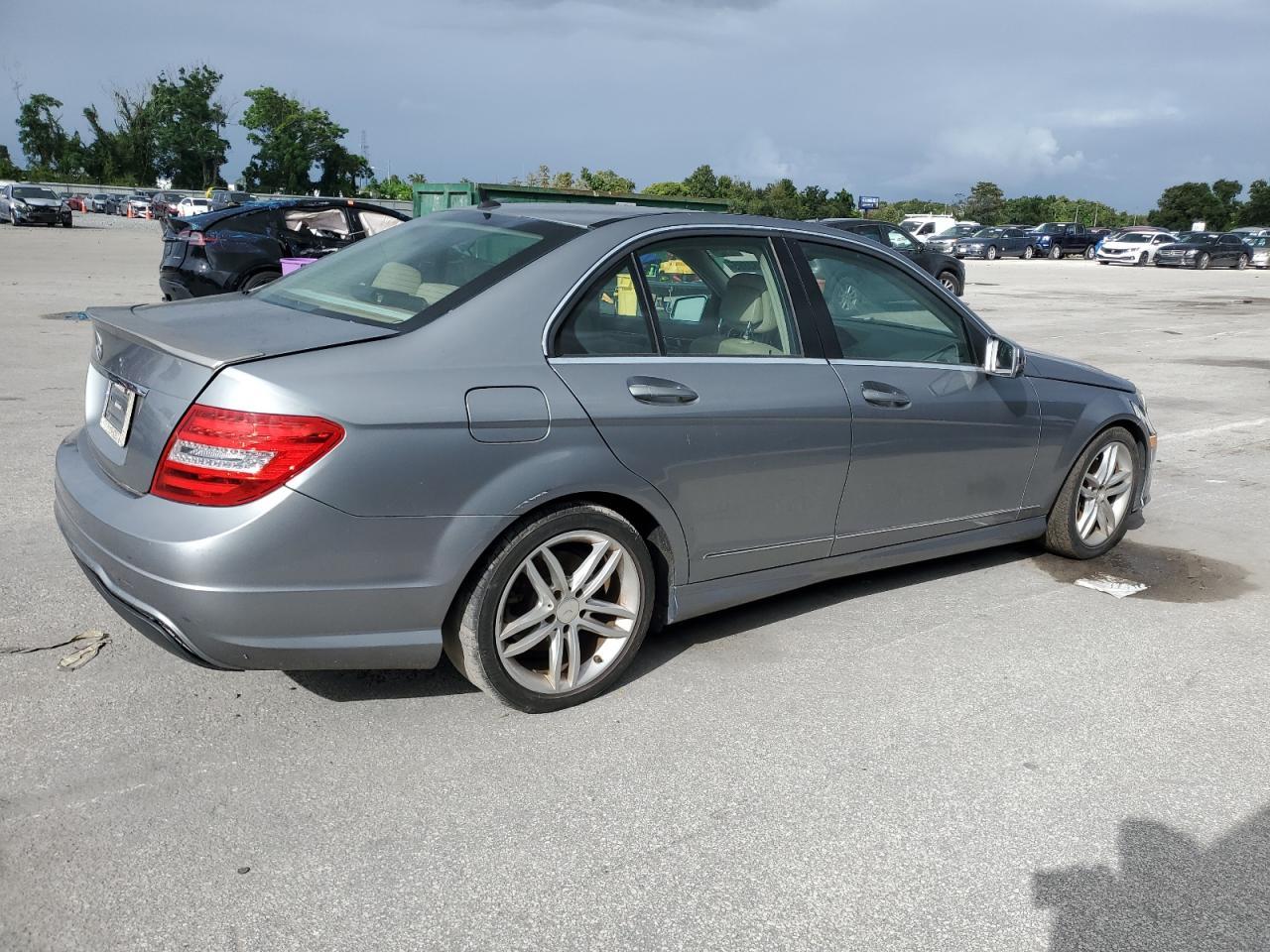 2014 Mercedes-Benz C 250 - Фото 3