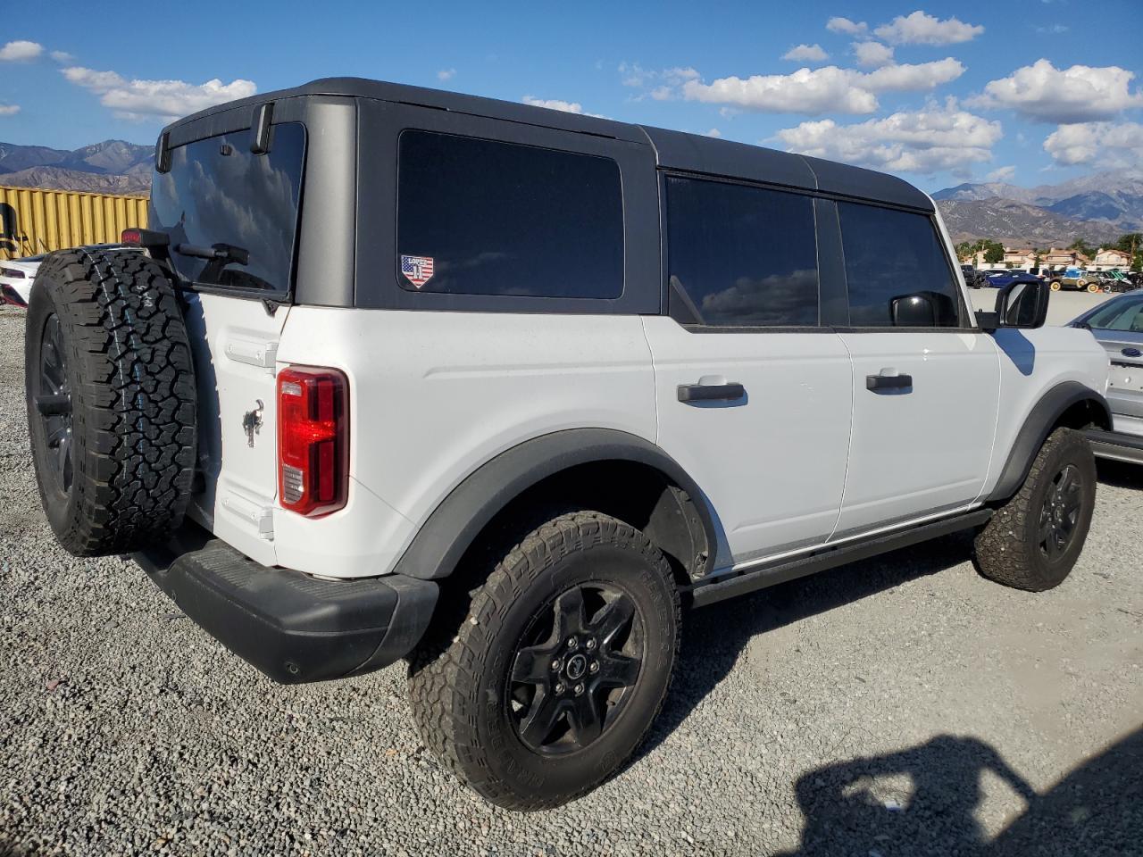 2024 Ford Bronco Black Diamond - Image 3