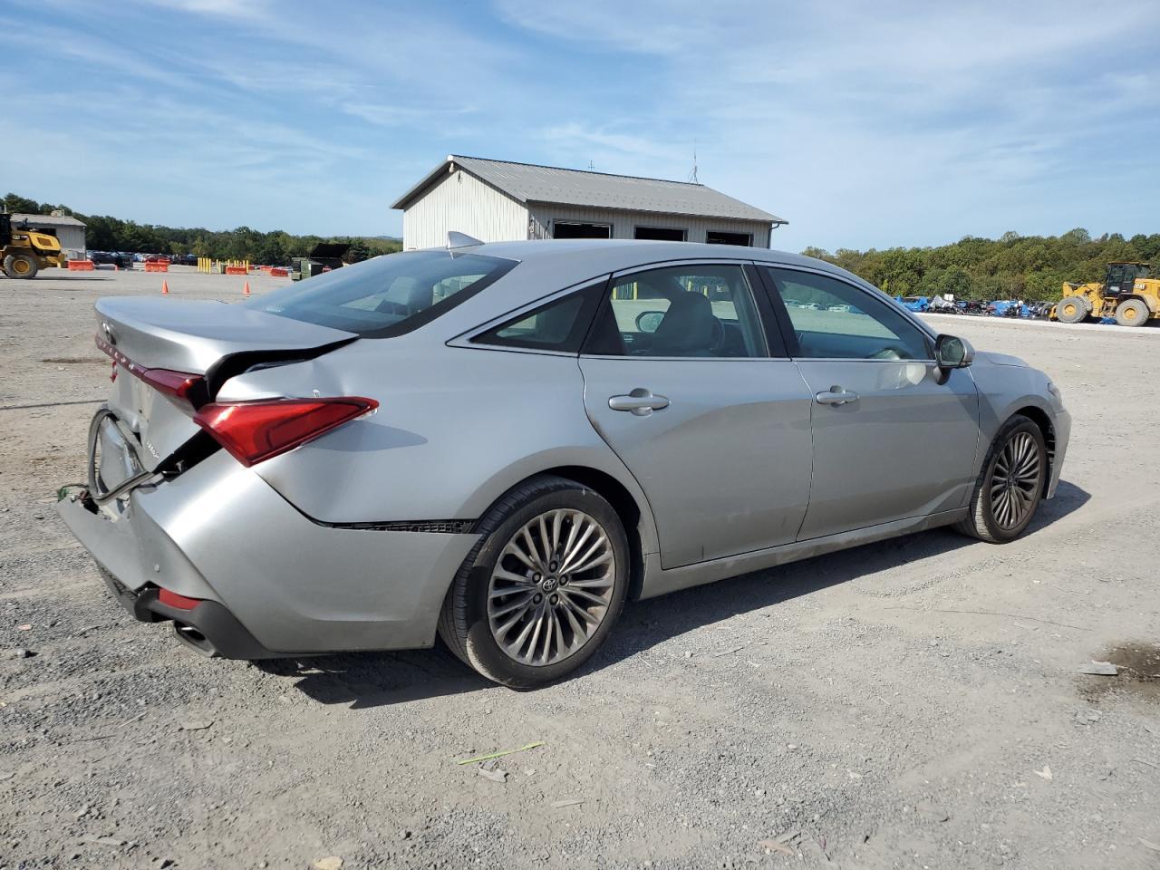 2019 Toyota Avalon Xle - Image 3