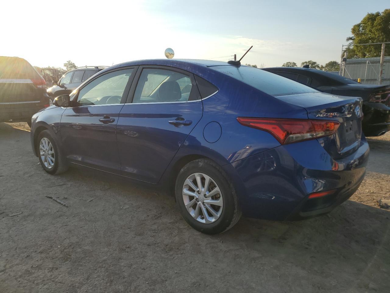 2021 Hyundai Accent Se - Фото 2