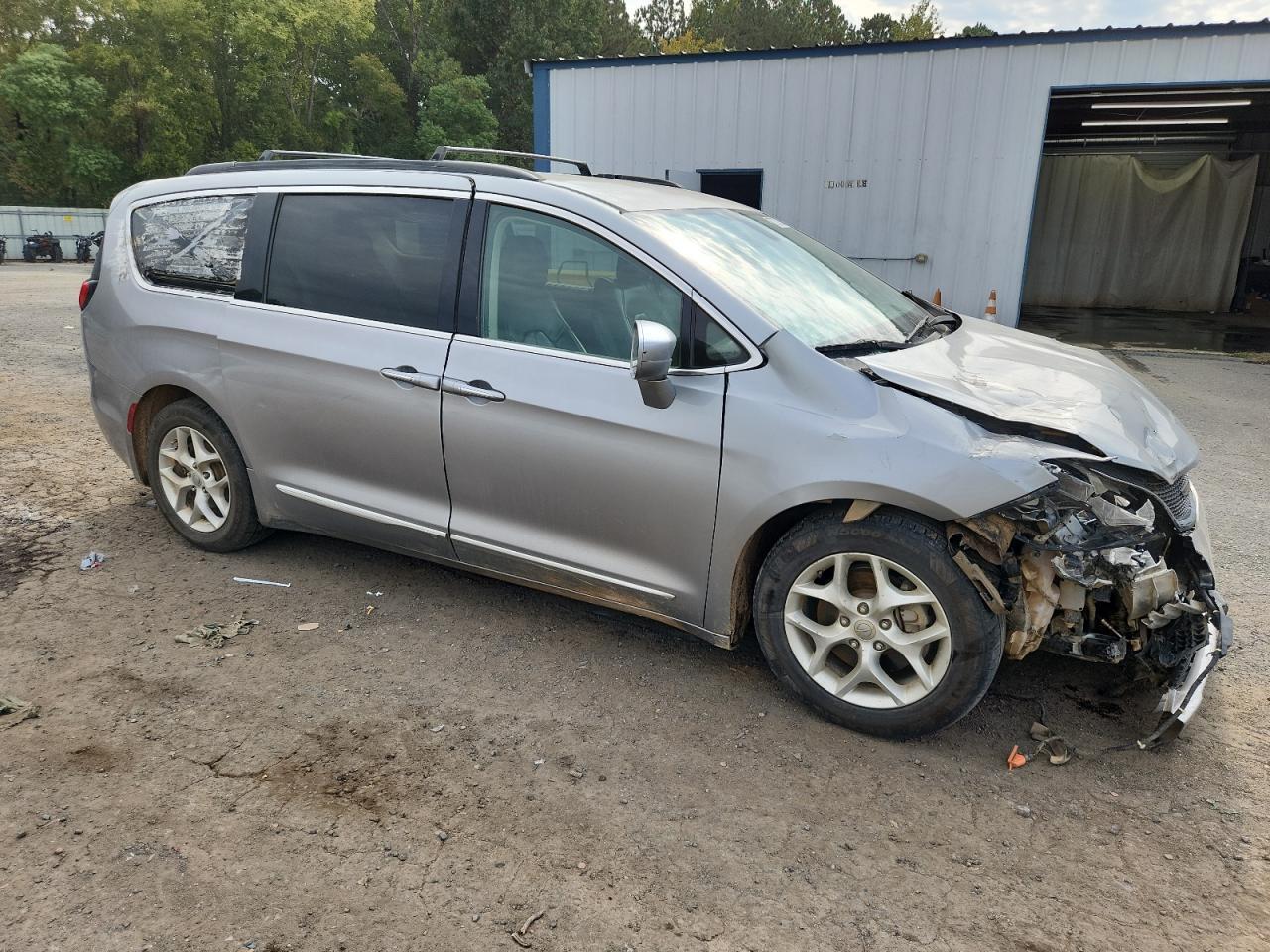 2017 Chrysler Pacifica Touring L - Фото 4