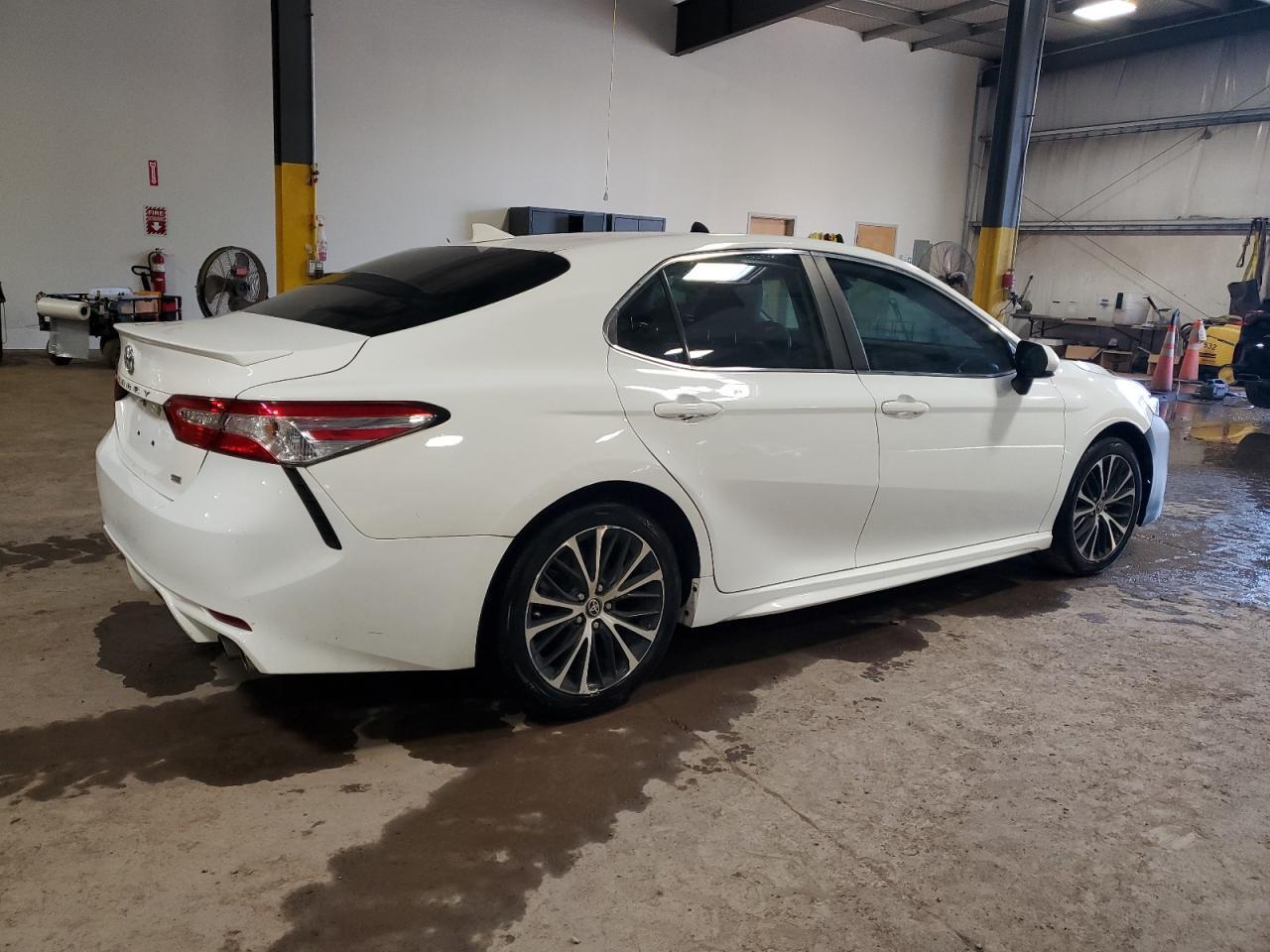 2020 Toyota Camry Se - Image 3