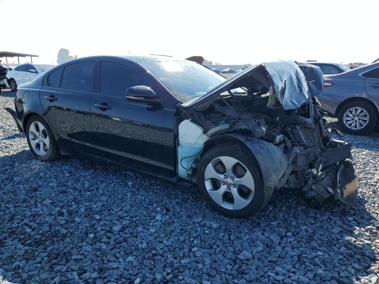 2017 Jaguar Xe - Фото 4