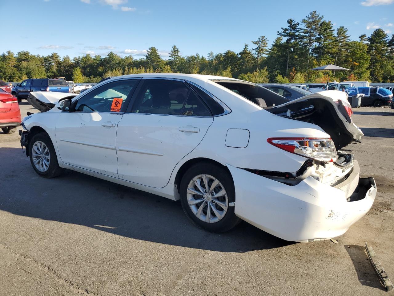 2016 Toyota Camry Le - Фото 2