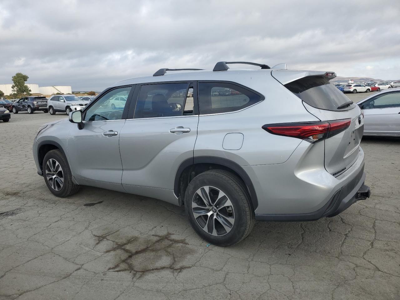 2023 Toyota Highlander Hybrid Xle - Image 2