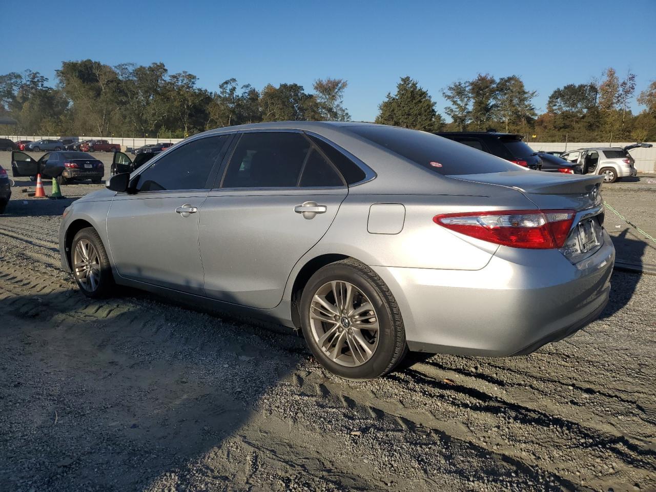 2017 Toyota Camry Se - Фото 2