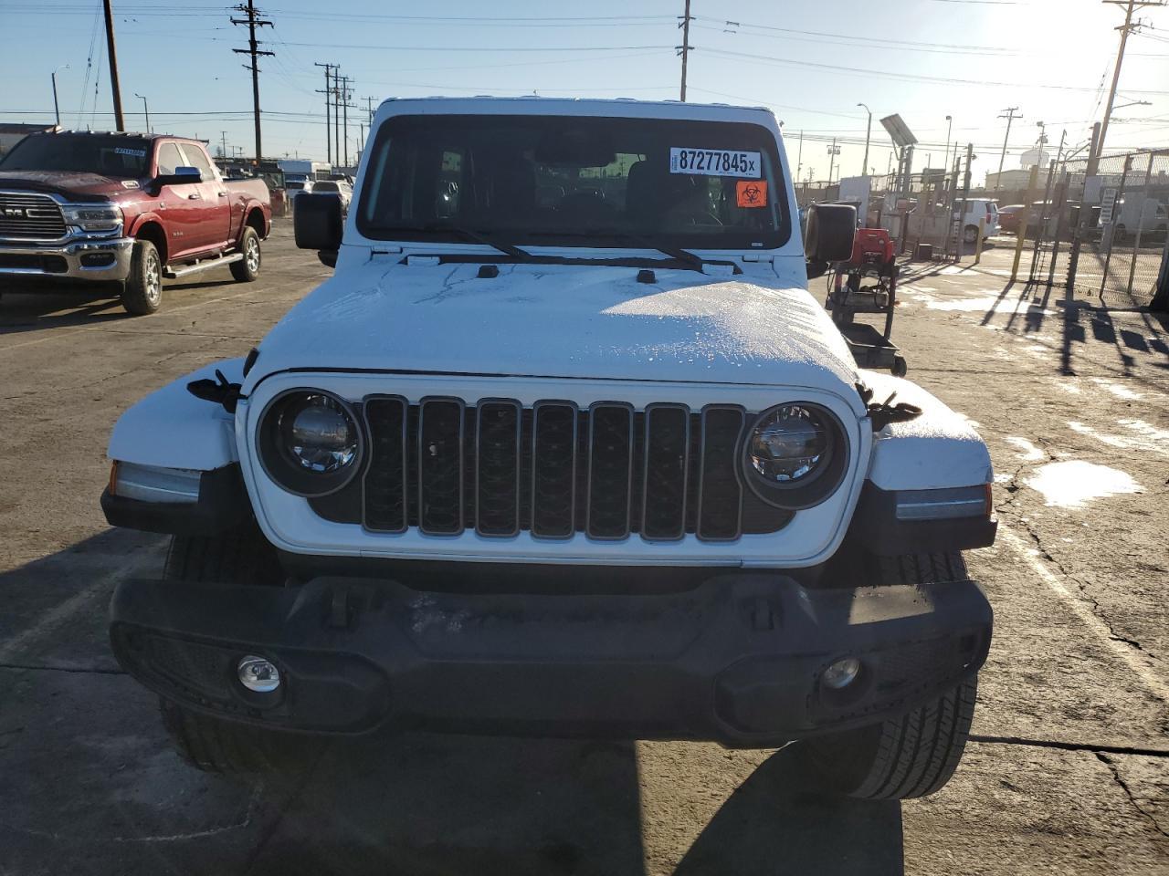 2025 Jeep Wrangler Sahara - Image 5