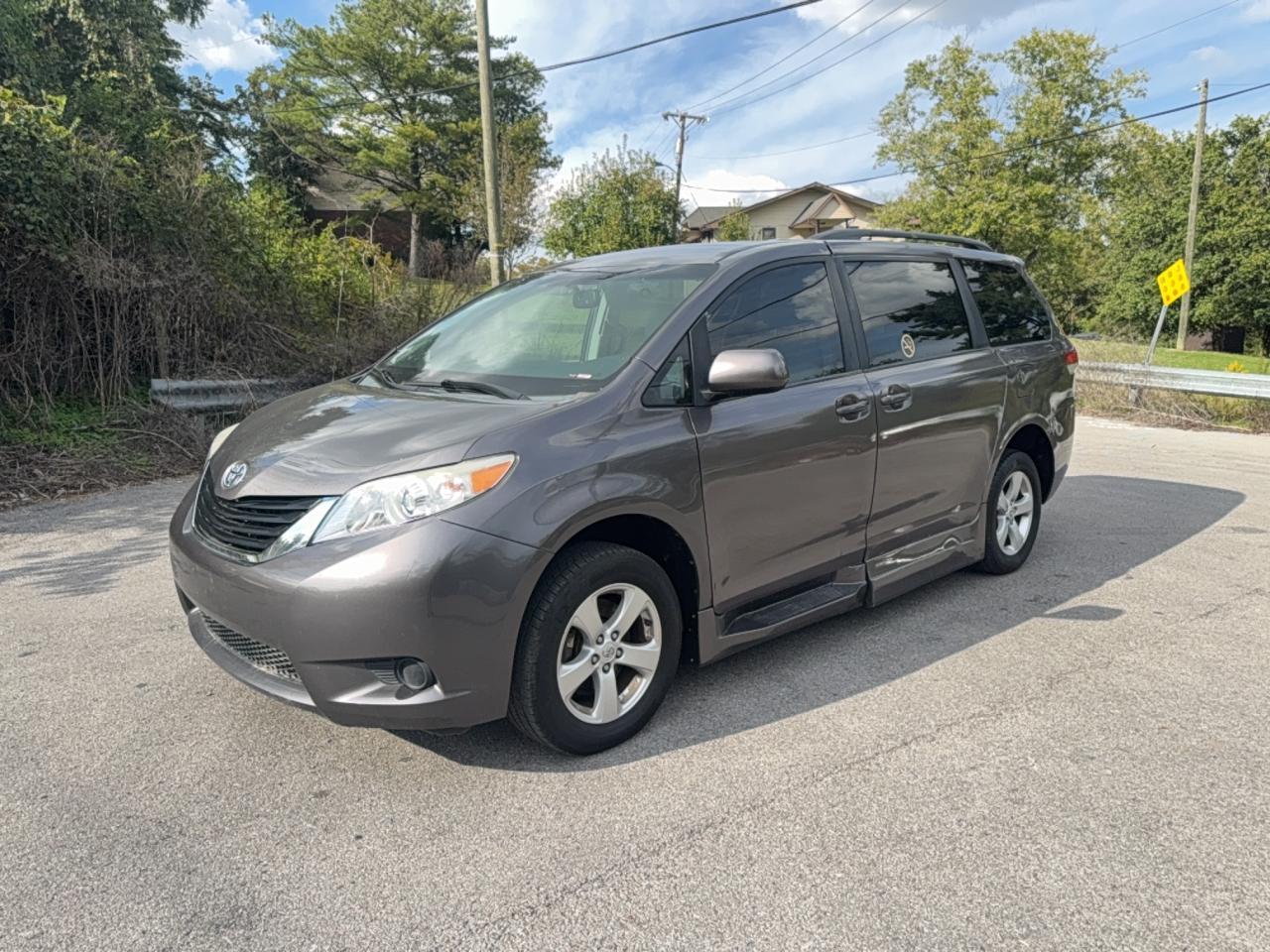 2013 Toyota Sienna Le - Фото 2