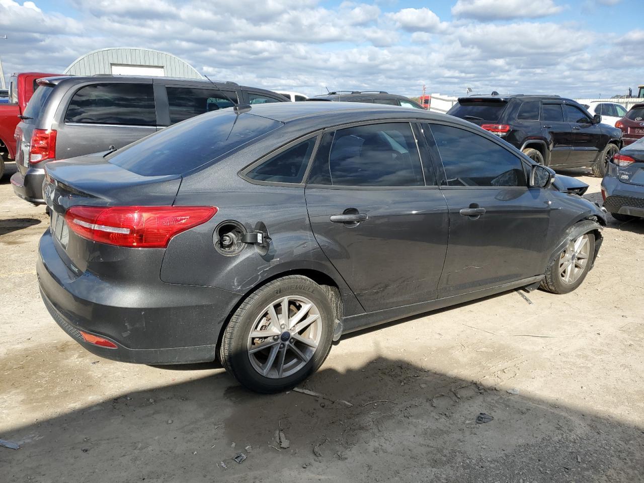 2017 Ford Focus Se - Image 3
