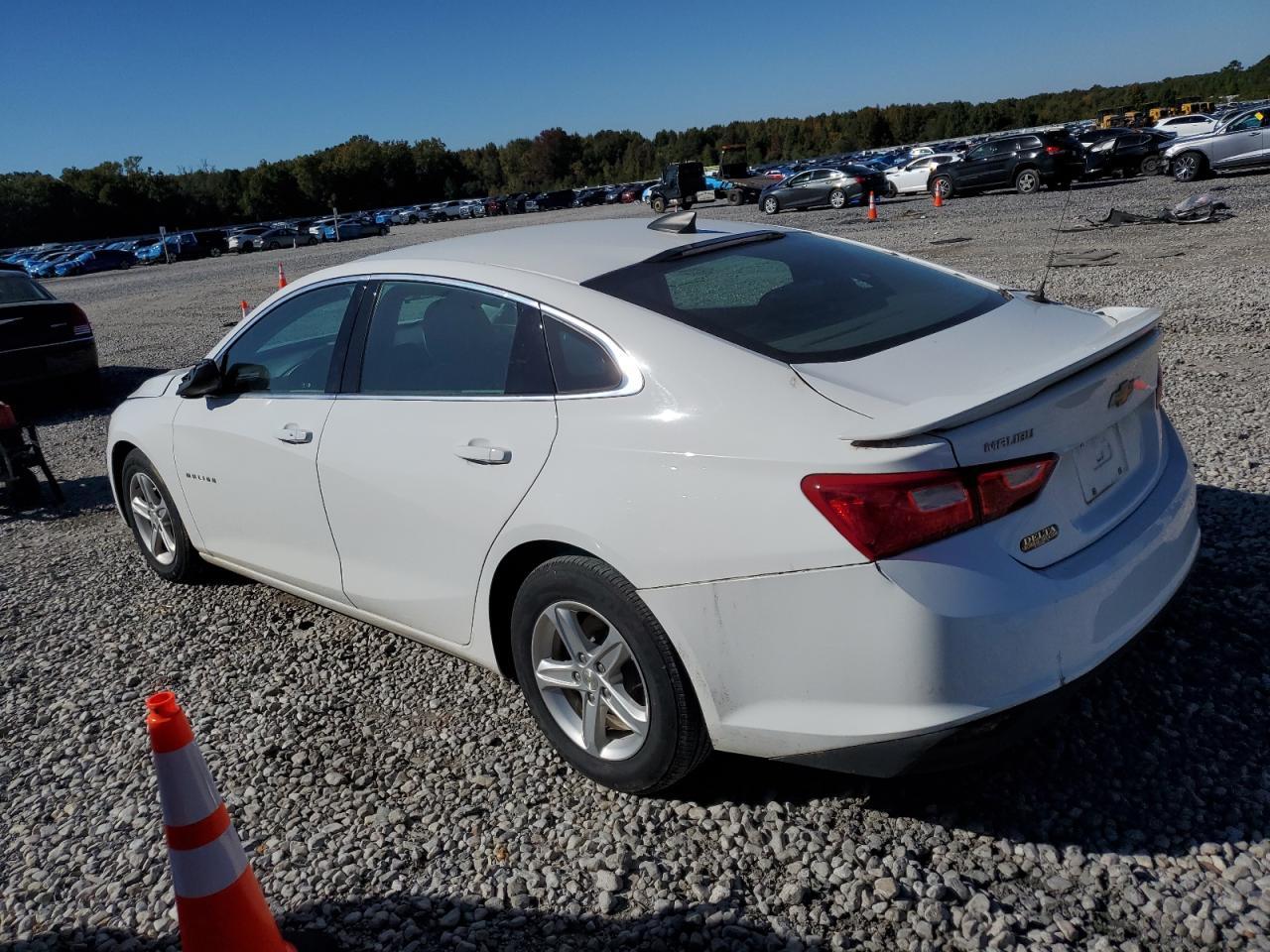 2020 Chevrolet Malibu Ls - Фото 2