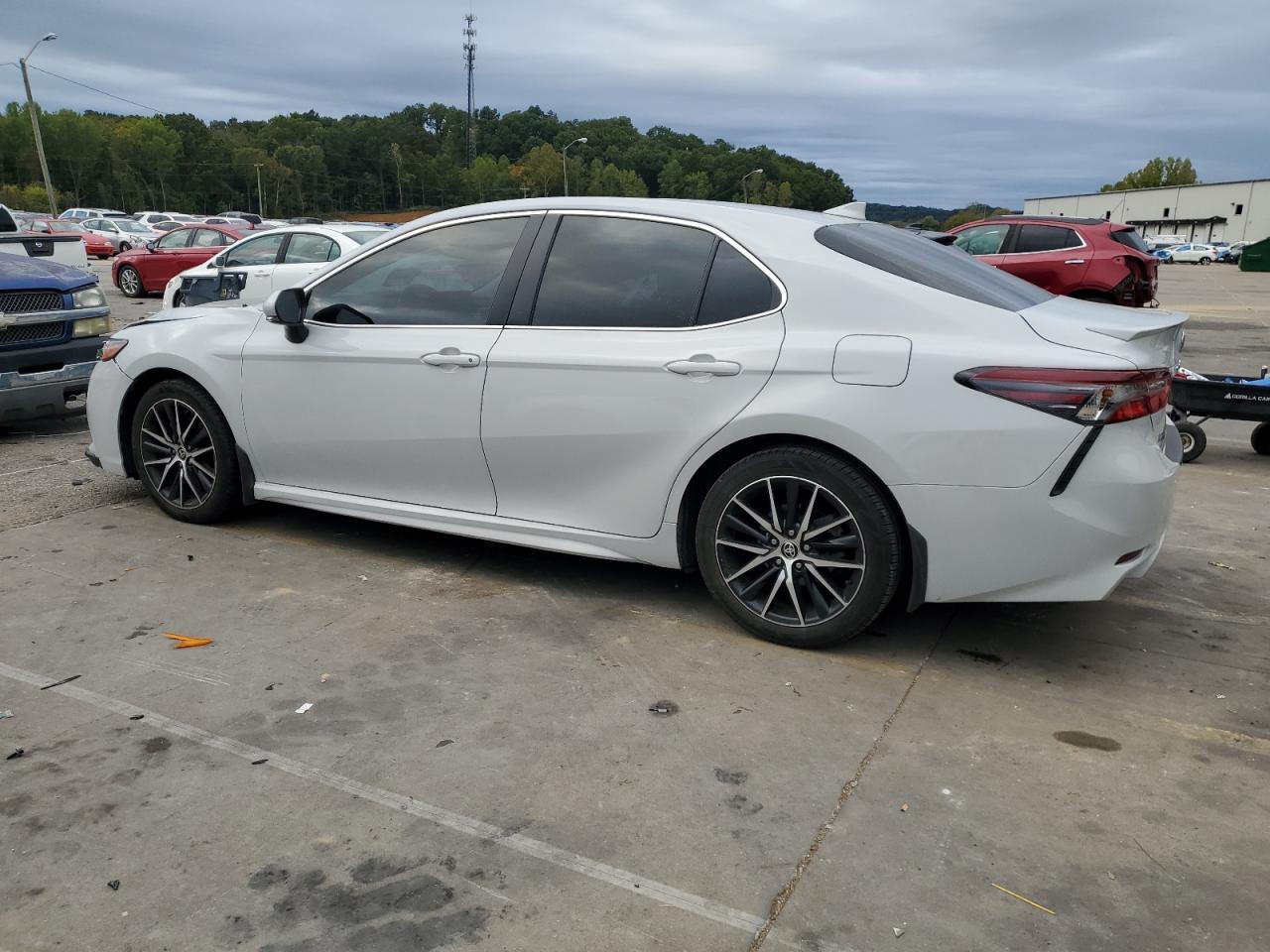 2022 Toyota Camry Se - Фото 2