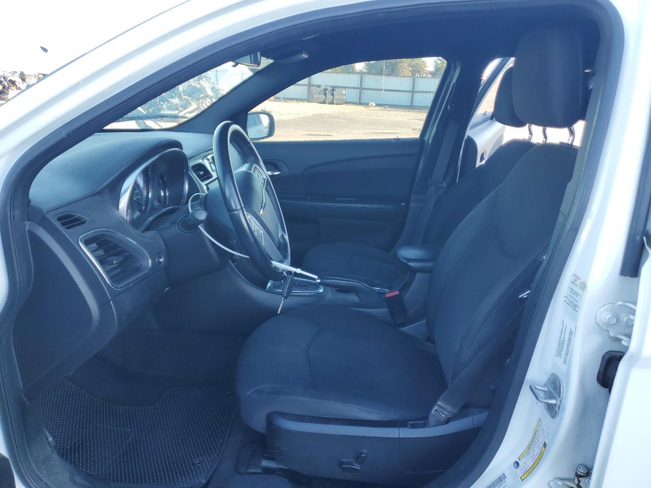 2014 Chrysler 200 Touring - Фото 7