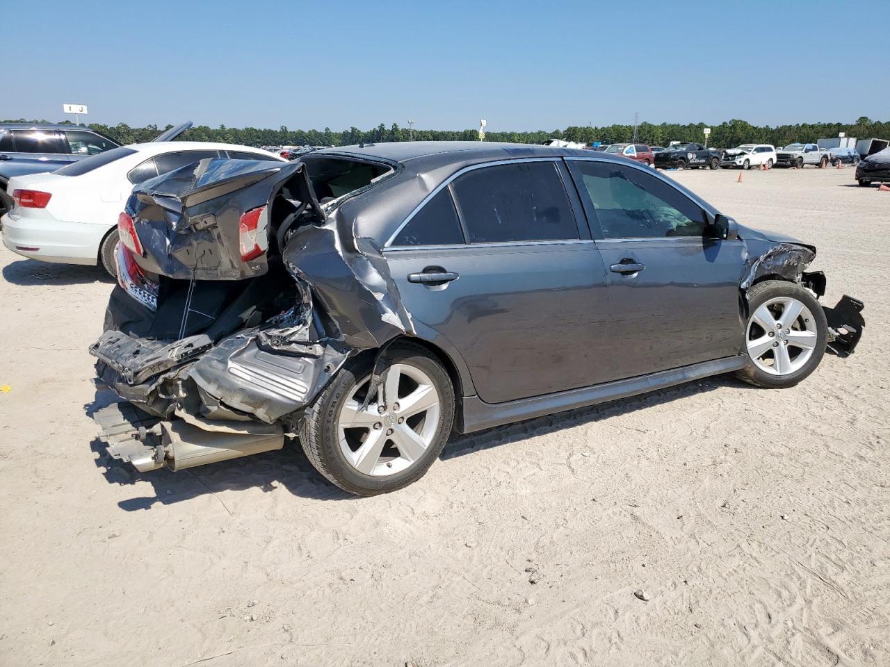 2010 Toyota Camry Se - Image 3