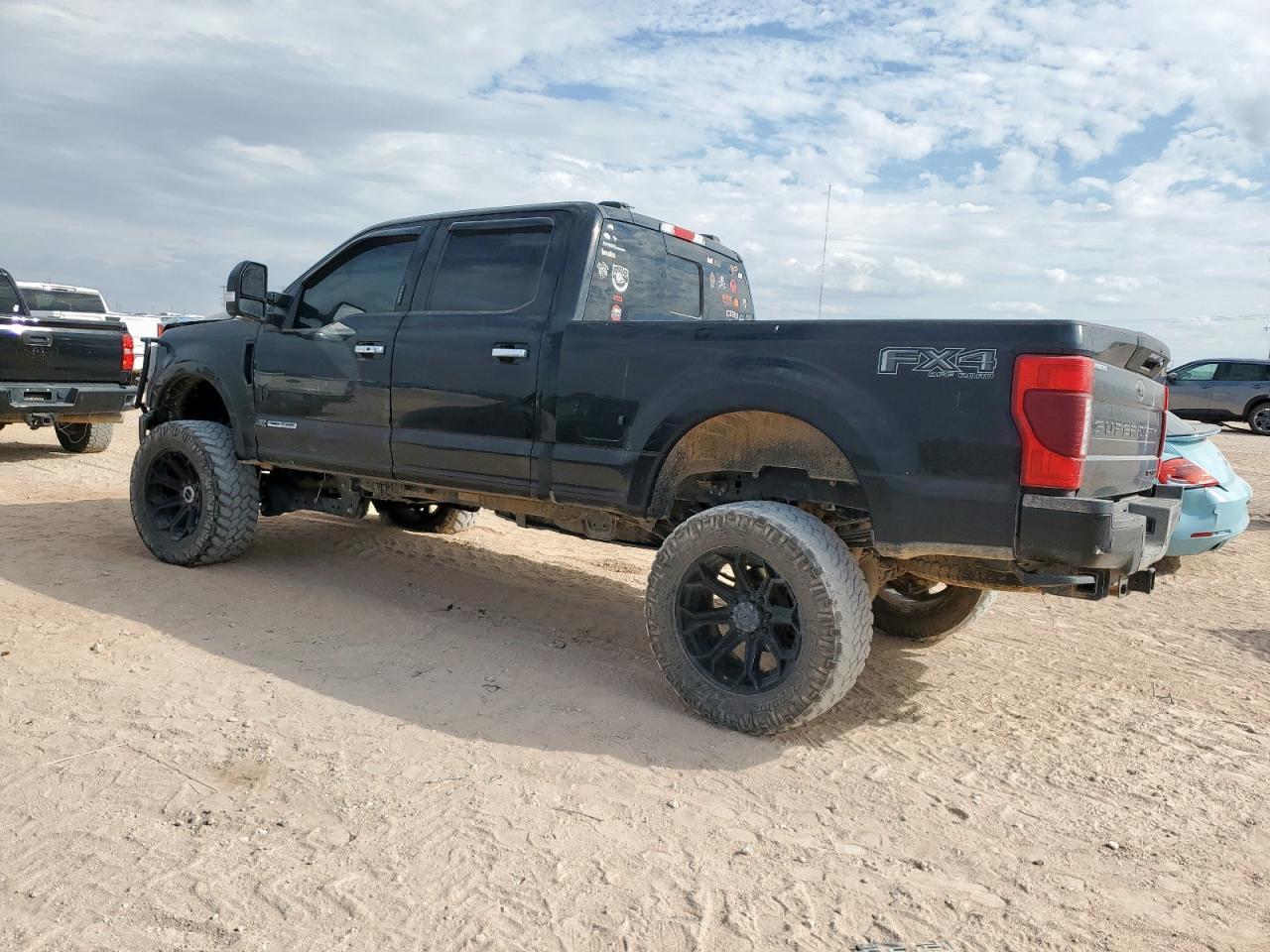 2022 Ford F250 Super Duty - Image 2