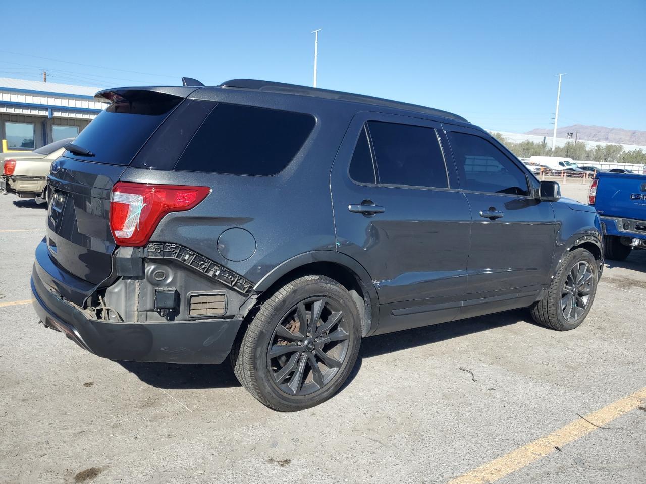 2017 Ford Explorer Xlt - Фото 3
