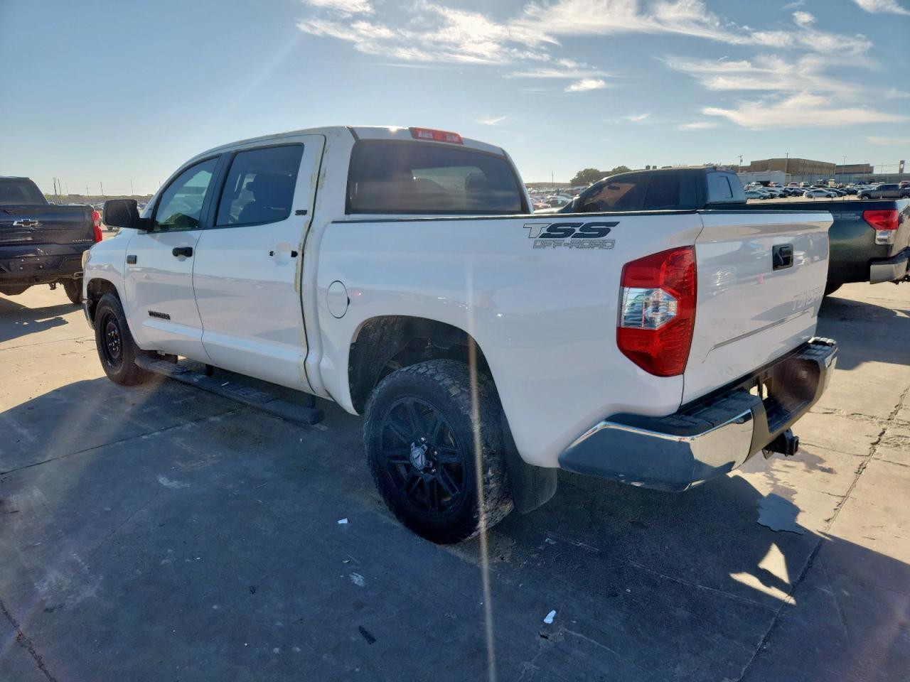 2018 Toyota Tundra Crewmax Sr5 - Image 2
