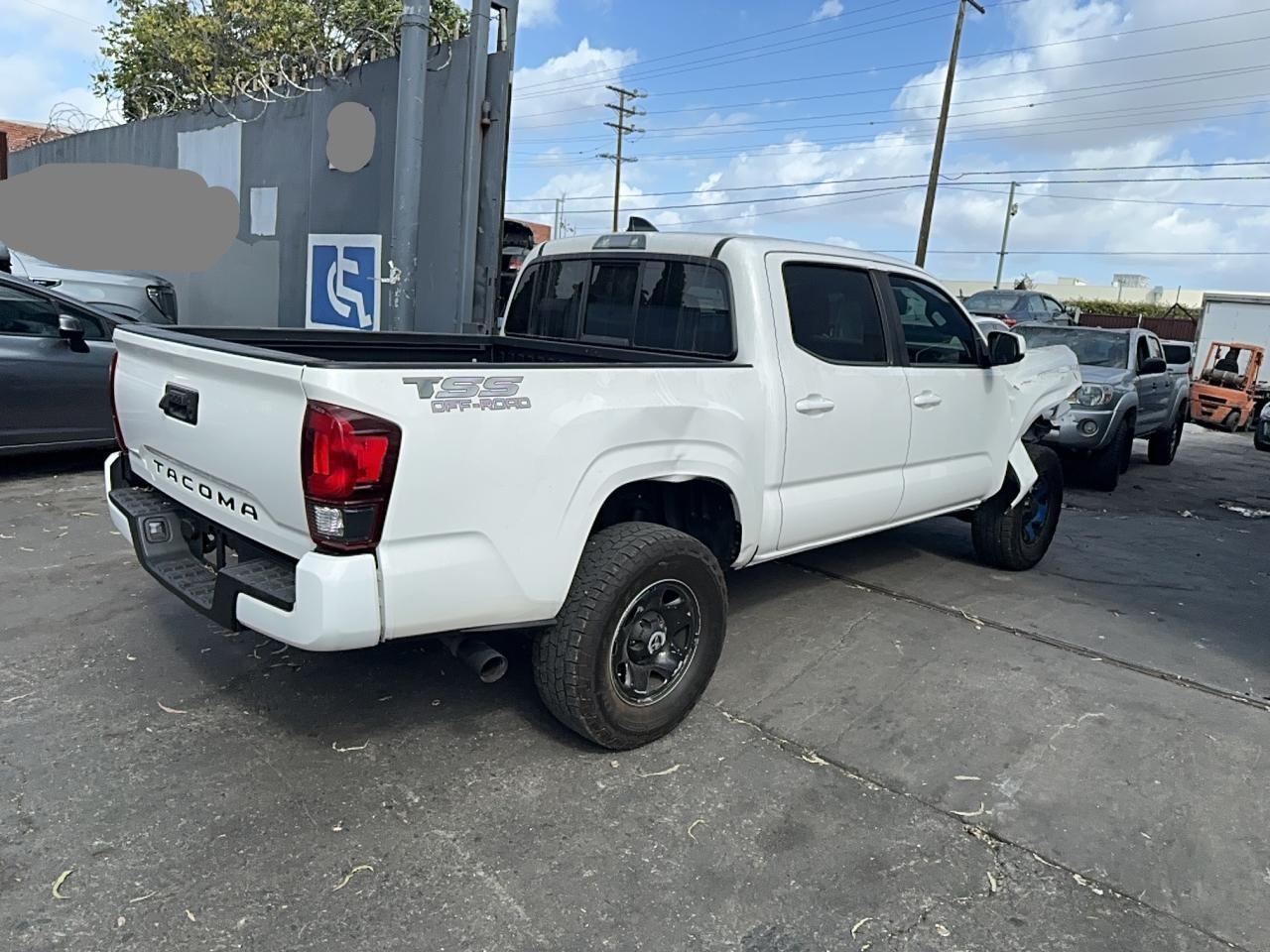 2021 Toyota Tacoma Double Cab - Image 4