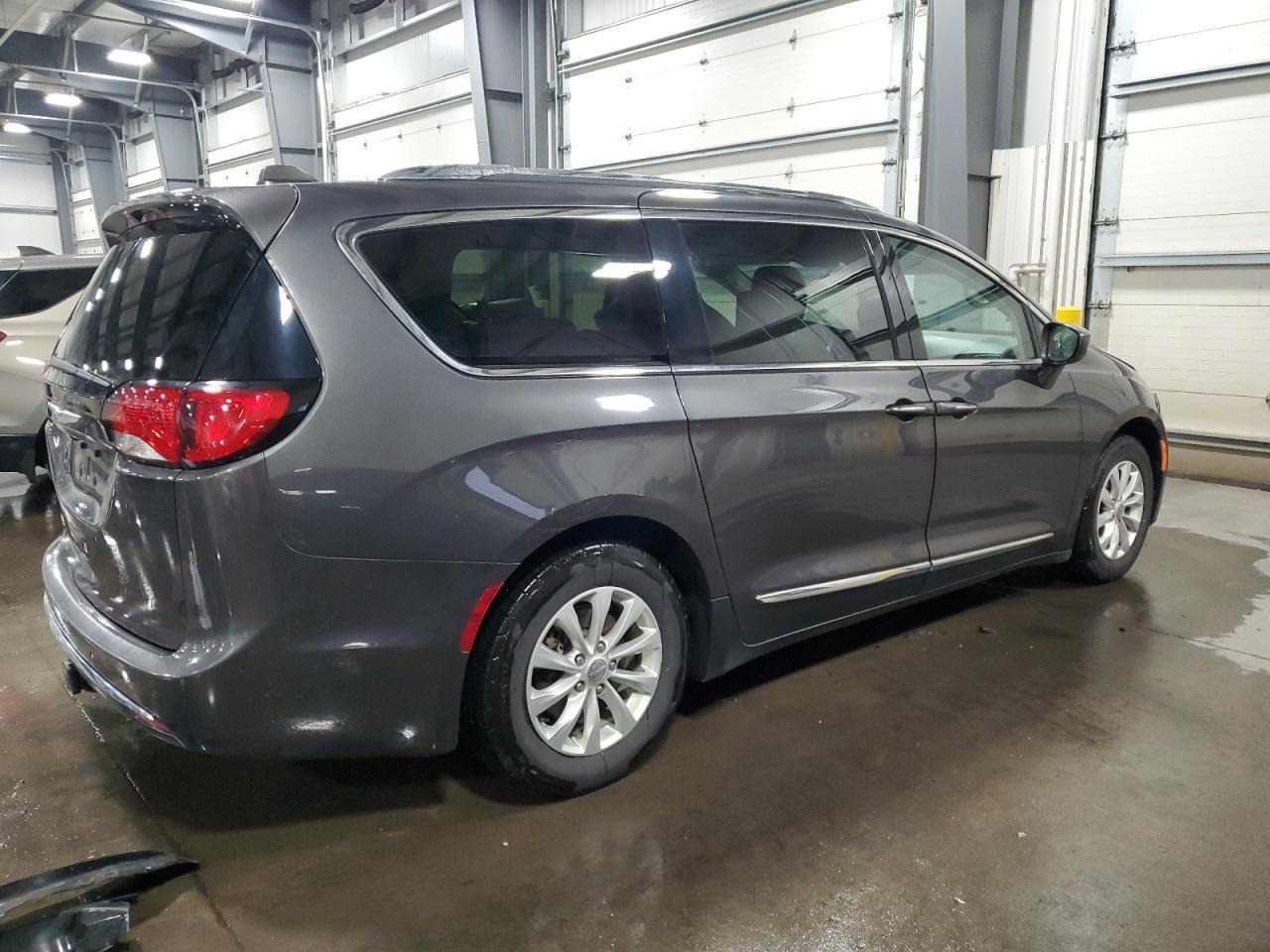 2018 Chrysler Pacifica Touring L Plus - Фото 3